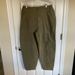 Universal Thread Womens High Rise Tapered Cargo Pants.  Olive Green, Sz. 12